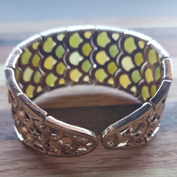 Medieval Dragon Scale Lucite Green Yellow Cream Gold Tone Targaryen Cuff - Picture 5 of 7